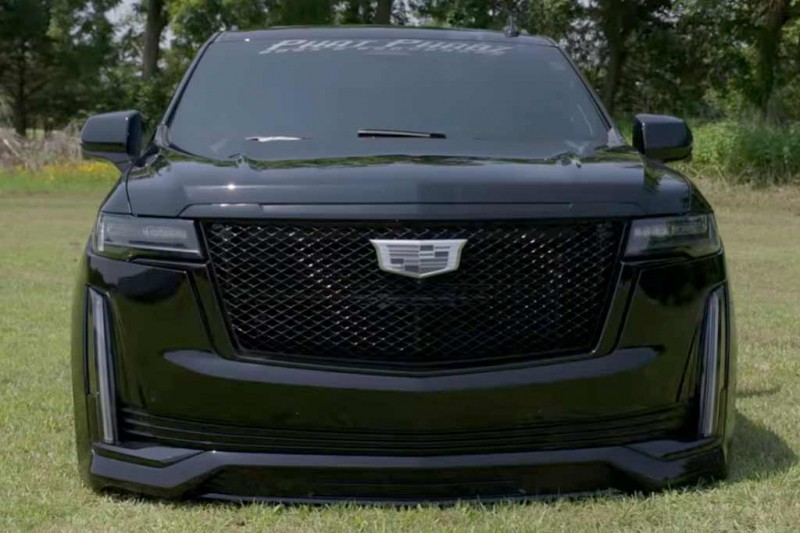 Для превращения Cadillac Escalade в лоурайдер пришлось перекроить всю ходовую