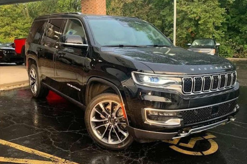 Большой внедорожник Jeep Wagoneer продают в России дороже нового Эскалейда