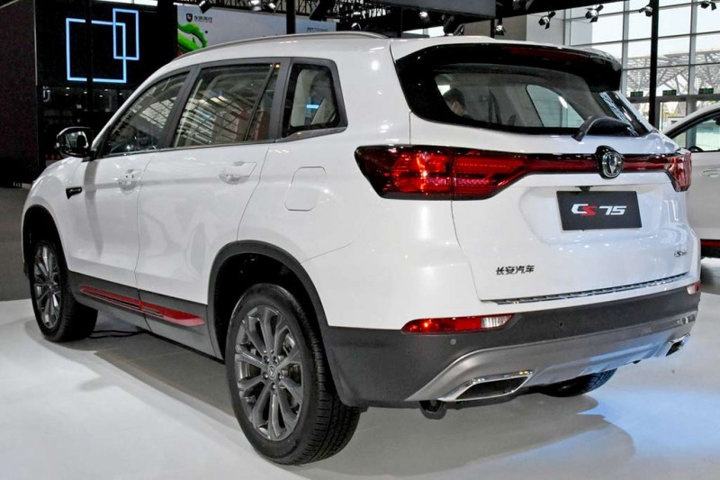 Китайцы в очередной раз обновили кроссовер Changan CS75 первого поколения 3 Китайцы в очередной раз обновили кроссовер Changan CS75 первого поколения