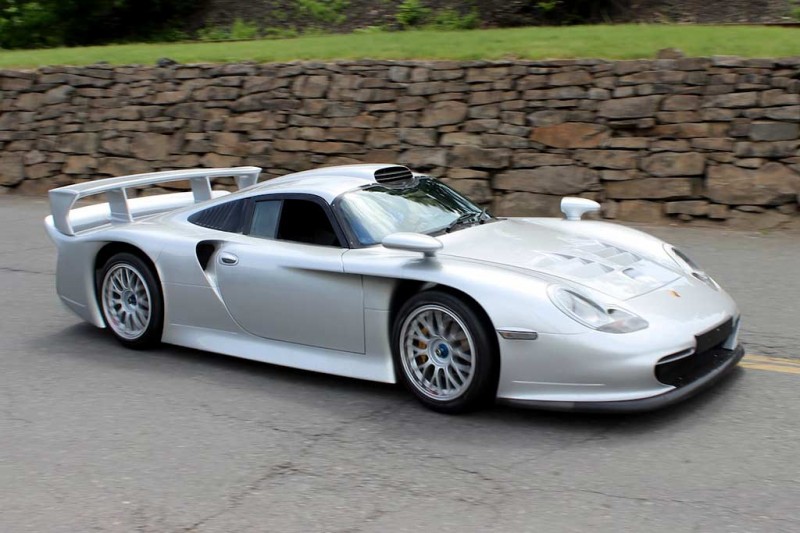 Дорожный суперкар Porsche 911 GT1 планируют продать за впечатляющие ₽851 млн