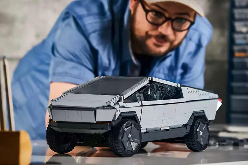 Tesla Cybertruck за 18 000 рублей: игрушечная копия пикапа из трех тысяч деталей