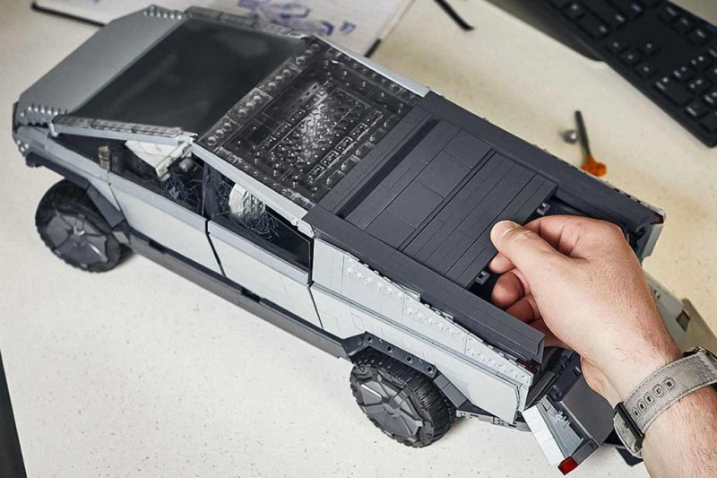 Tesla Cybertruck за 18 000 рублей: игрушечная копия пикапа из трех тысяч деталей