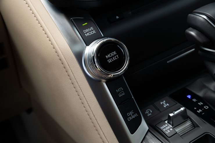 Хрустальный движок: тест-драйв дизельного Toyota Land Cruiser 300 GR Sport