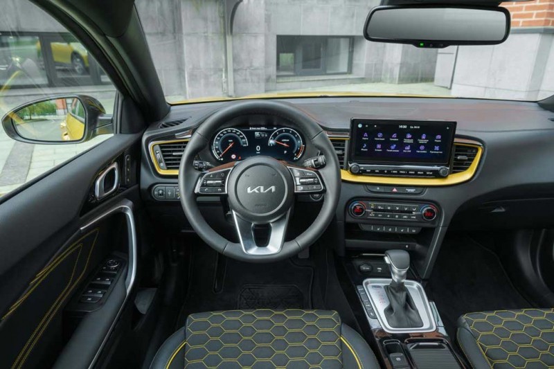 Кросс-хэтчбек KIA XCeed 2022 получил в России новый базовый движок