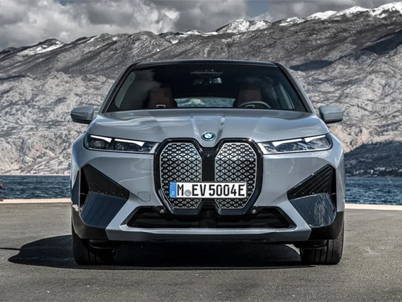 Огромные «ноздри» прописались на машинах BMW навсегда
