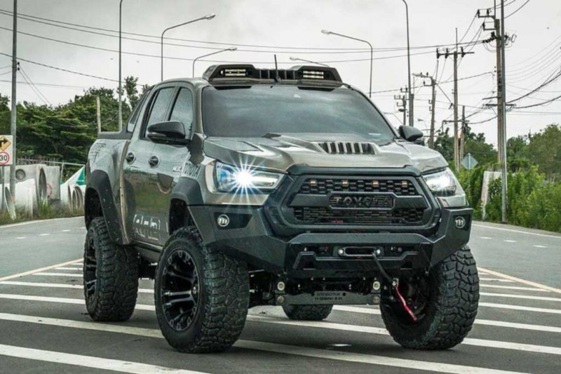 Пикап Toyota Hilux получил грозный обвес от тайваньского ателье RAD