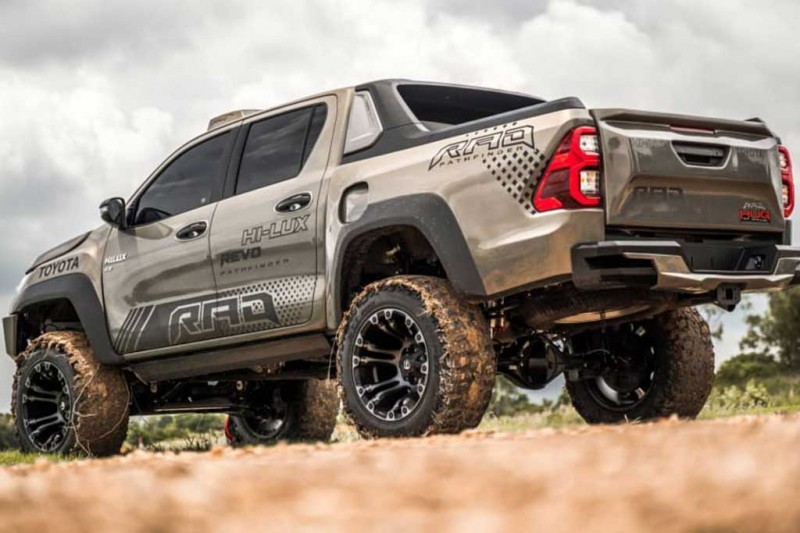 Пикап Toyota Hilux получил грозный обвес от тайваньского ателье RAD