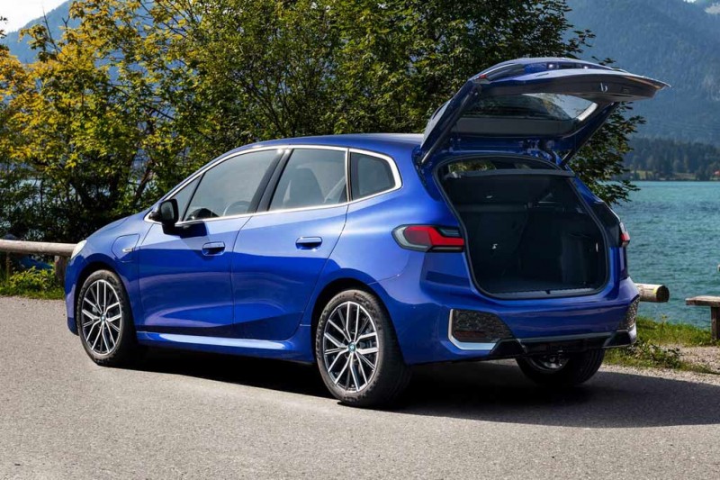 BMW 2-Series Active Tourer 2022: баварский компактвен сменил поколение