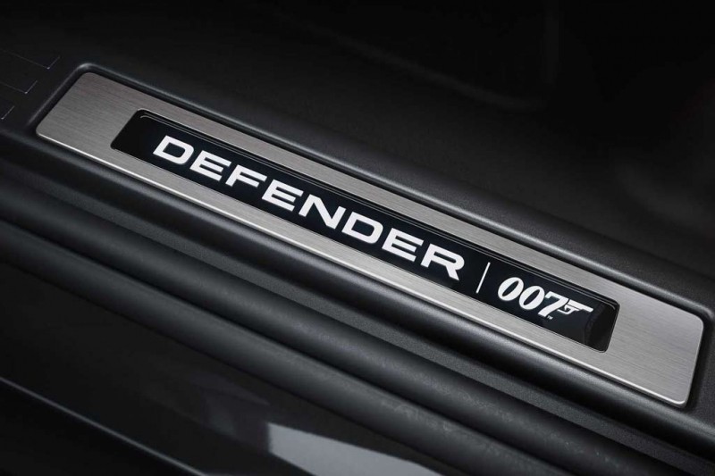 Defender как у Бонда: в Россию привезут 20 внедорожников в особой спецверсии