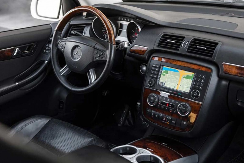 Выпущенный в количестве двухсот штук Mercedes R63 AMG сегодня никому не нужен