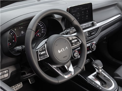 Мы смогли обнаружить в Kia Cerato несколько новых и важных вещей! 4 Мы смогли обнаружить в Kia Cerato несколько новых и важных вещей!