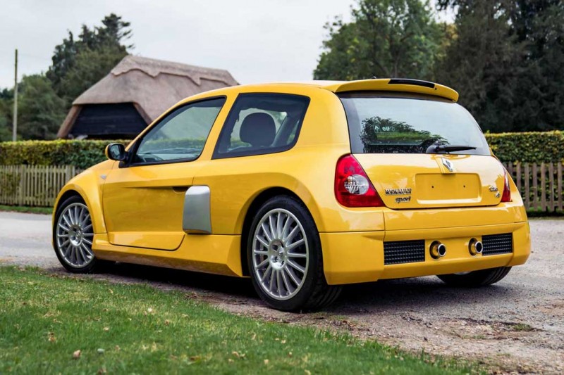 Подержанный Renault Clio V6 2005 продали за рекордную для модели сумму