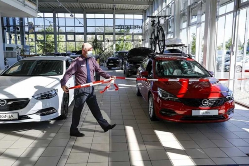 Продажи новых автомобилей в Европе обвалились до уровня 1995 года