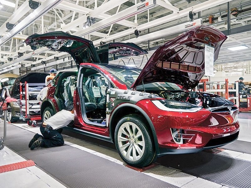 Почему в Tesla работают расисты? 1 Почему в Tesla работают расисты?