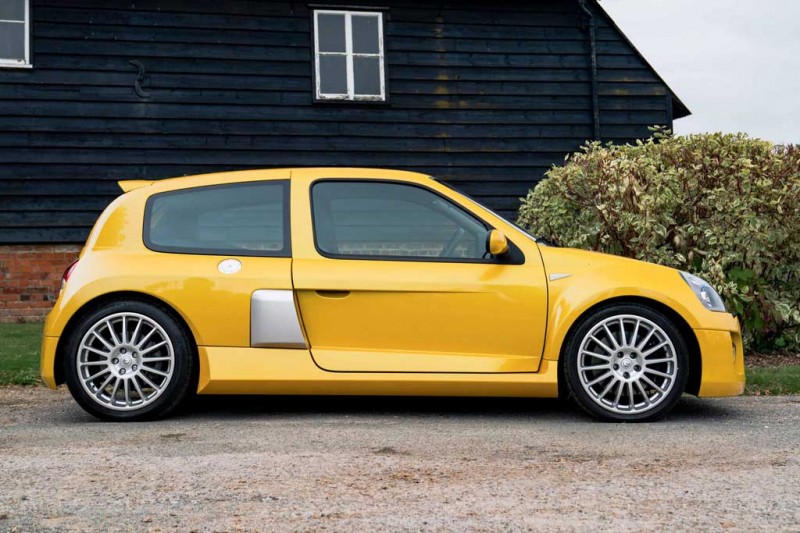 Подержанный Renault Clio V6 2005 продали за рекордную для модели сумму