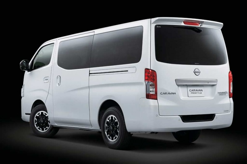Японцы представили обновленный микроавтобус Nissan Caravan 2022 года