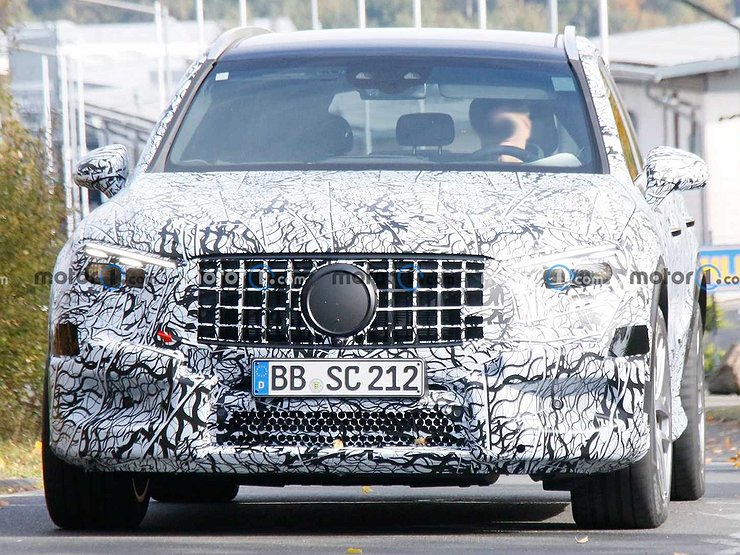 Новейший Mercedes-AMG GLC 63 впервые заметили на тестах