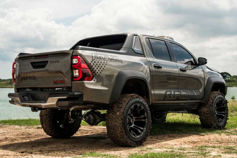 Пикап Toyota Hilux получил грозный обвес от тайваньского ателье RAD