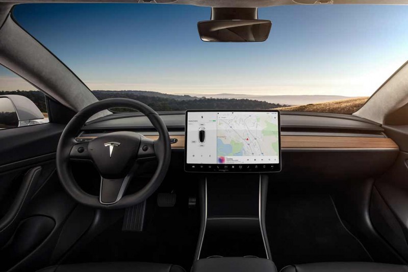 Гольф остался позади: электрокар Tesla Model 3 в сентябре стал бестселлером в Европе