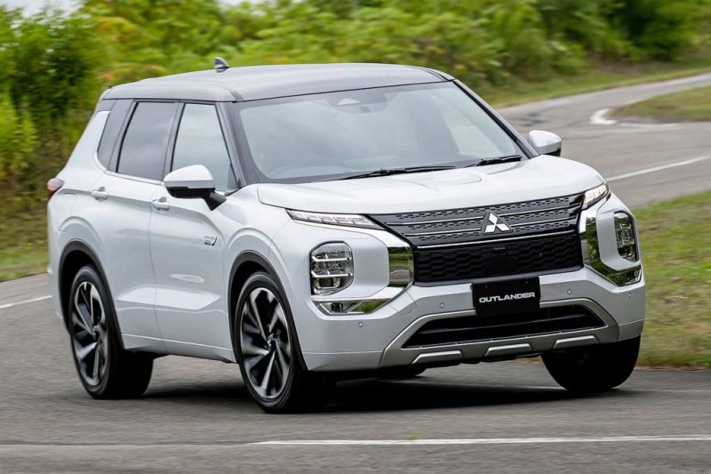 Новый гибридный Mitsubishi Outlander PHEV: еще мощнее и дальнобойнее