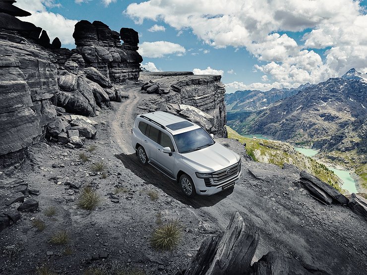 Хрустальный движок: тест-драйв дизельного Toyota Land Cruiser 300 GR Sport