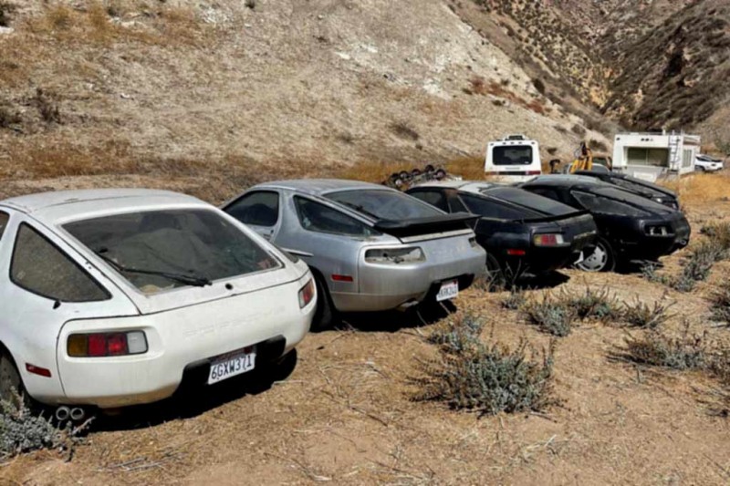В пустыне найдена заброшенная коллекция из тринадцати спорткаров Porsche 928