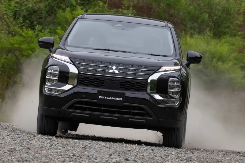 Новый гибридный Mitsubishi Outlander PHEV: еще мощнее и дальнобойнее