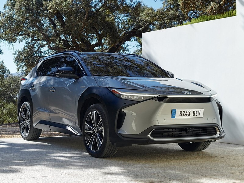Toyota представила свой первый электрокар