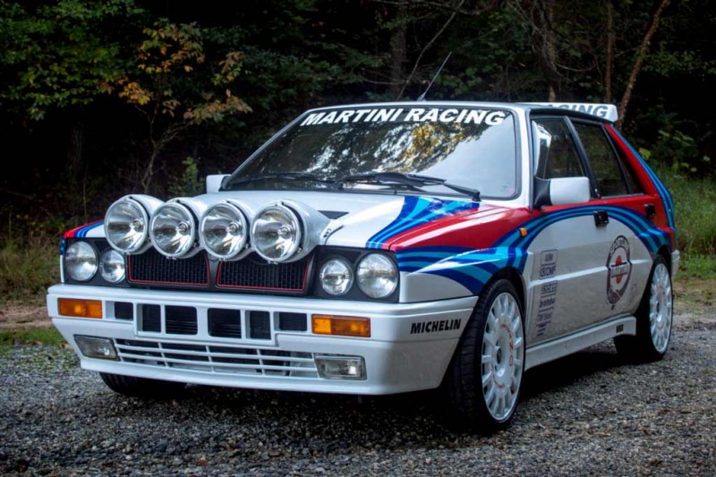 За эффектный «раллийный» Lancia Delta HF Integrale 16V предлагают 3,4 млн рублей