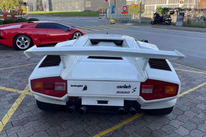 В продаже Lamborghini Countach за 6,9 млн рублей: от оригинала почти не отличить