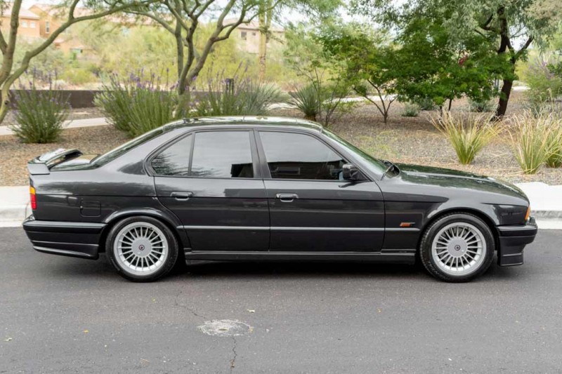 Ценник за 31-летний седан Alpina B10 BiTurbo на торгах превысил 4,0 млн рублей