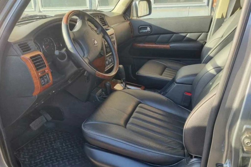 Простоявший 13 лет в гараже Nissan Patrol Y61 владелец хочет продать за 5,5 млн