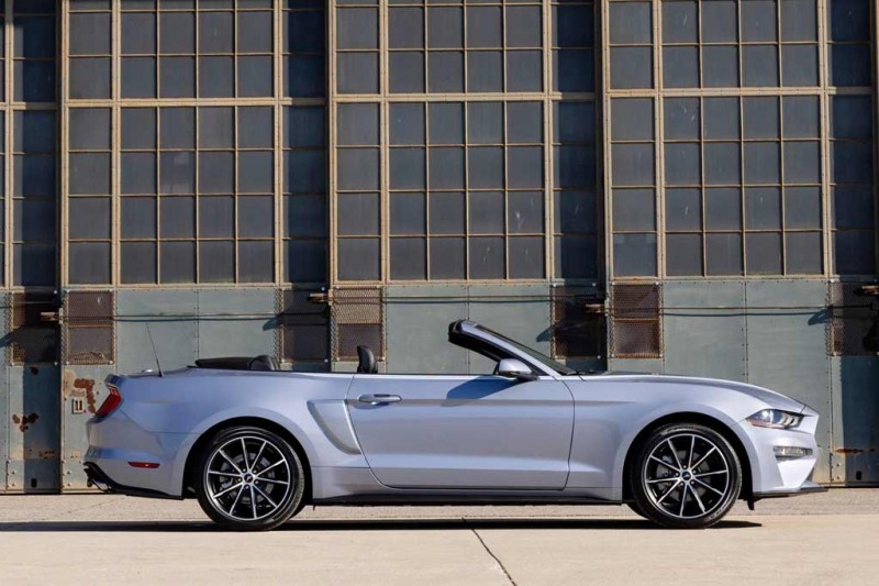 Ford представил спецверсию Shelby GT500 Heritage с полосками за 870 000 рублей