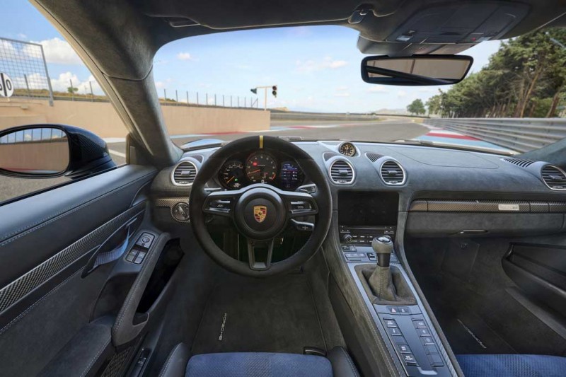 Немцы представили экстремальный спорткар Porsche 718 Cayman GT4 RS