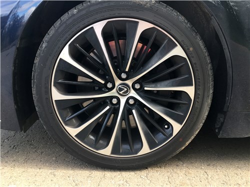 Способен ли Lexus LS 500 обыграть Mercedes 31 Способен ли Lexus LS 500 обыграть Mercedes