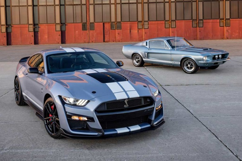 Ford представил спецверсию Shelby GT500 Heritage с полосками за 870 000 рублей