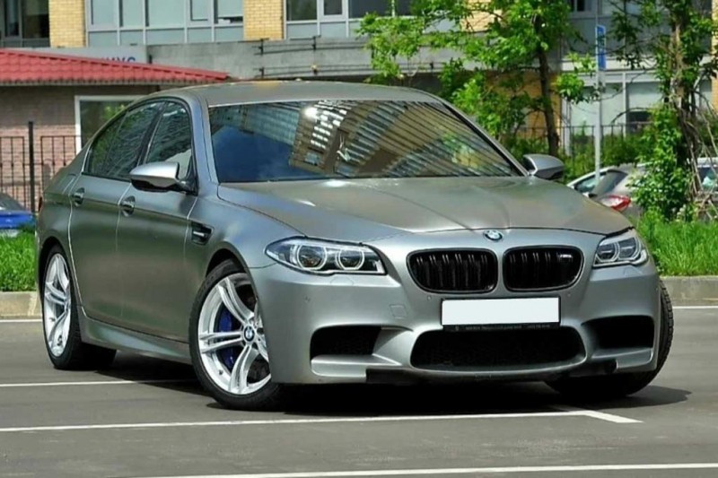 BMW M5 (F10) продают в Москве за невероятные ₽25 млн: продавец объяснил почему