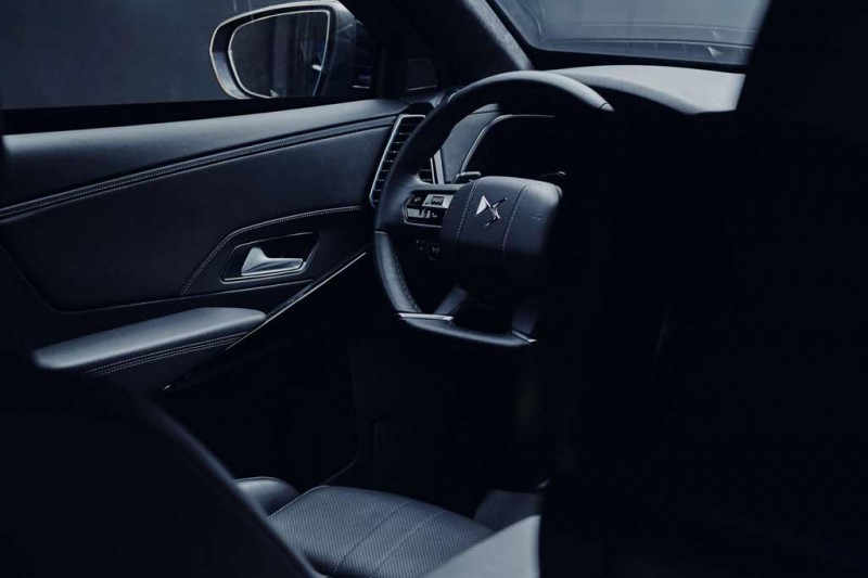 Для президента Франции подготовили удлиненный DS 7 Crossback с бронированным кузовом