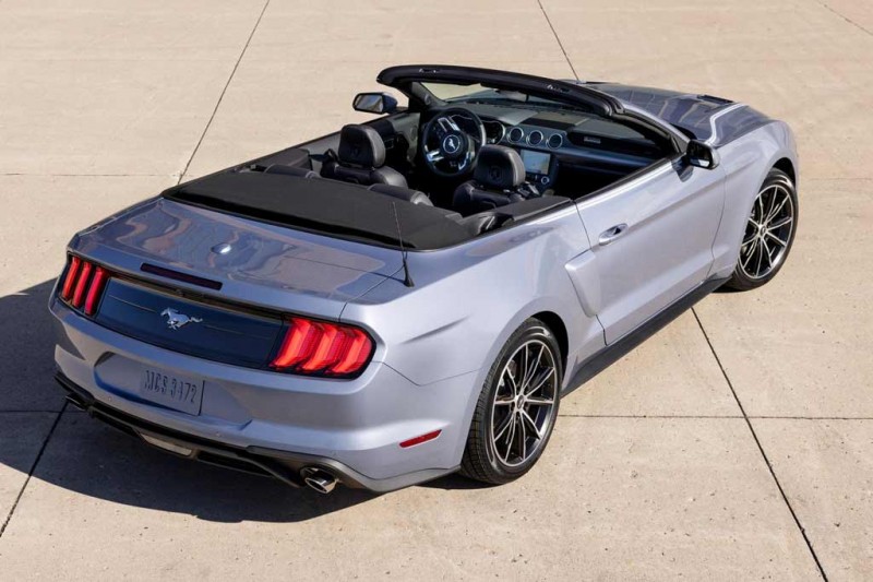 Ford представил спецверсию Shelby GT500 Heritage с полосками за 870 000 рублей