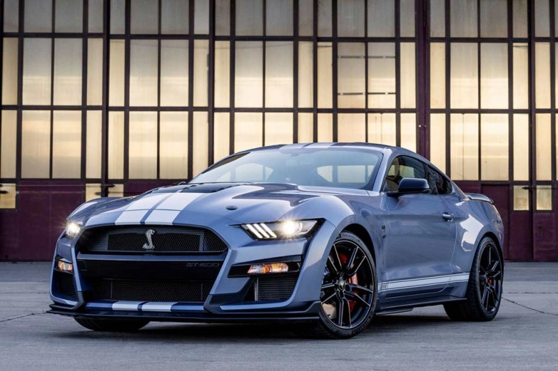 Ford представил спецверсию Shelby GT500 Heritage с полосками за 870 000 рублей