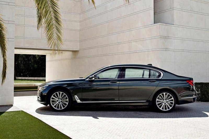 Обзор флагманской BMW 7 Series 2021: комплектации и цены, фото в новом кузове