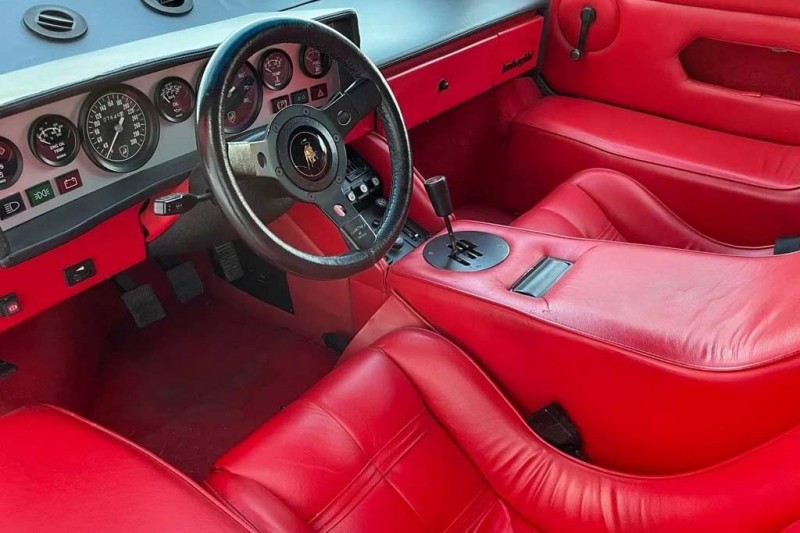 В продаже Lamborghini Countach за 6,9 млн рублей: от оригинала почти не отличить
