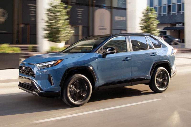 Кроссовер Toyota RAV4 2022 модельного года получил новую диодную оптику