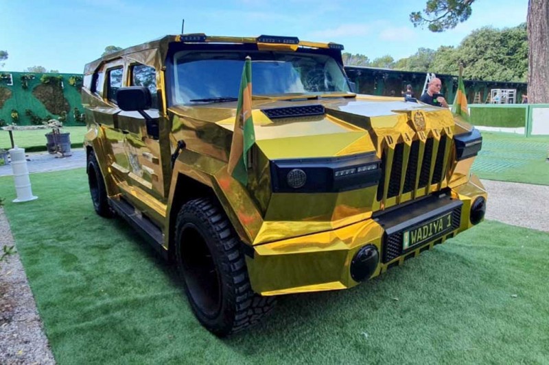 В продаже золотой внедорожник Dartz Prombron Aladeen Edition из фильма &laquo;Диктатор&raquo;