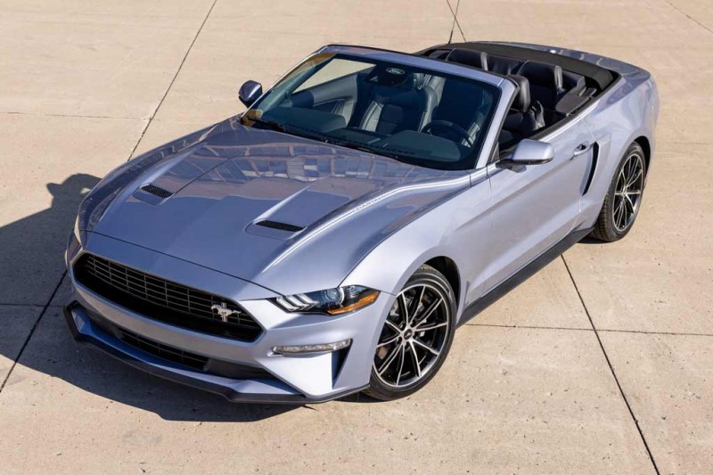 Ford представил спецверсию Shelby GT500 Heritage с полосками за 870 000 рублей