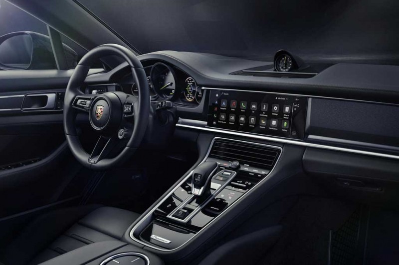 Для Porsche Panamera стала доступна &laquo;нафаршированная&raquo; версия Platinum Edition