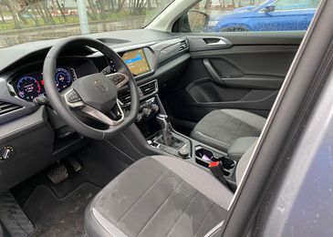 О вкусах еще как спорят: сравнительный тест Geely Atlas Pro и Volkswagen Taos