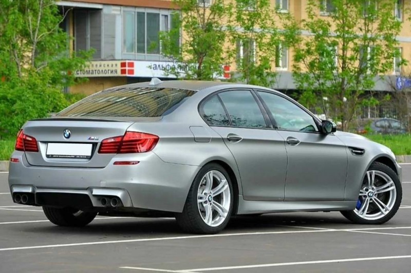 BMW M5 (F10) продают в Москве за невероятные ₽25 млн: продавец объяснил почему