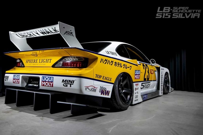 Nissan Silvia (S15) получил экстремальный обвес от Liberty Walk за 2 млн рублей