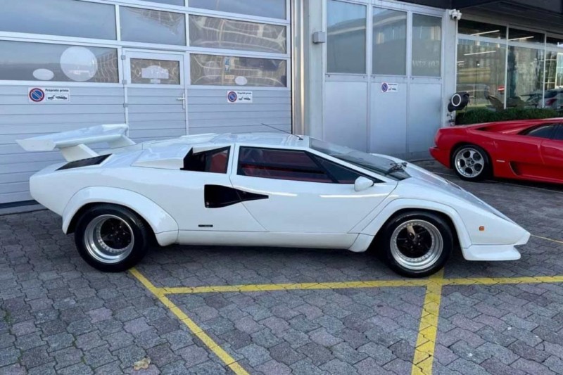 В продаже Lamborghini Countach за 6,9 млн рублей: от оригинала почти не отличить